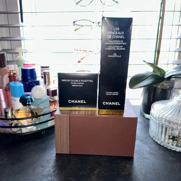 CHANEL Makeup Brush Set with Lavender Case - Picture 5 of 5